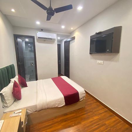 Hotel 56 - 200 Meter From Golden Temple Amritsar Ngoại thất bức ảnh