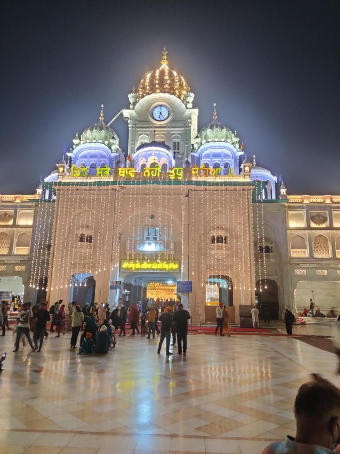 Hotel 56 - 200 Meter From Golden Temple Amritsar Ngoại thất bức ảnh