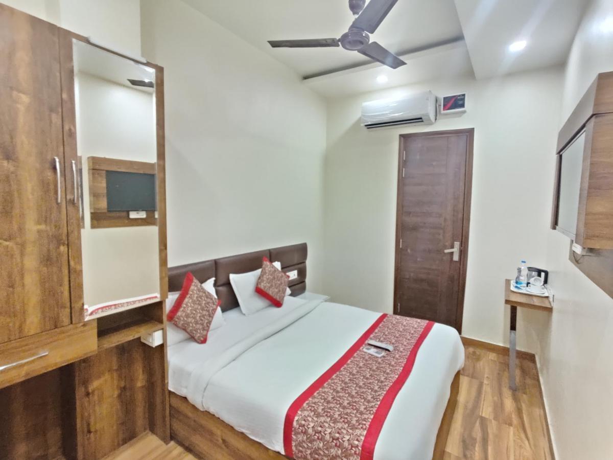 Hotel 56 - 200 Meter From Golden Temple Amritsar Ngoại thất bức ảnh