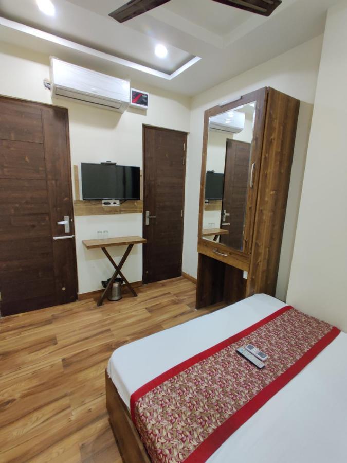 Hotel 56 - 200 Meter From Golden Temple Amritsar Ngoại thất bức ảnh