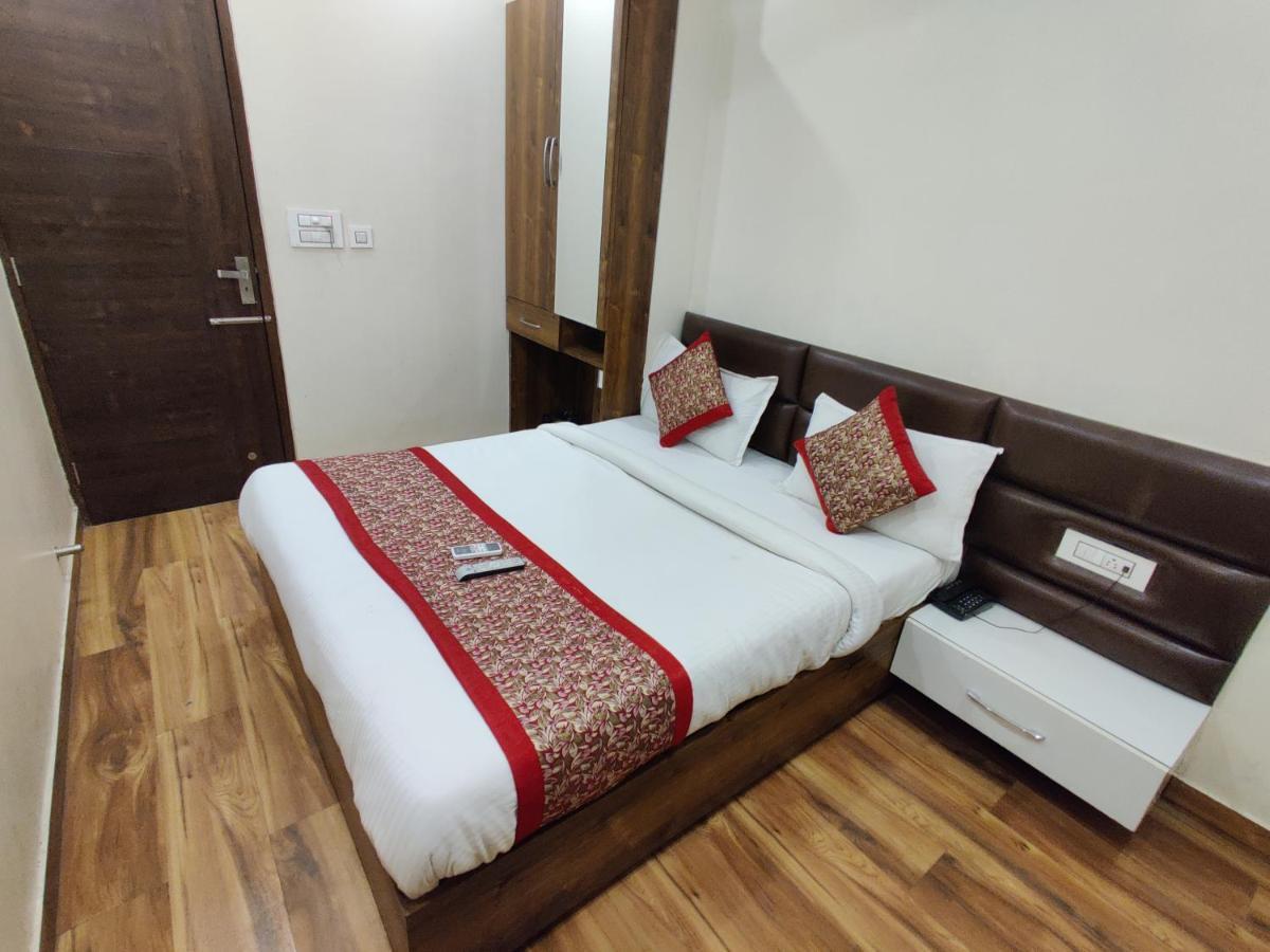 Hotel 56 - 200 Meter From Golden Temple Amritsar Ngoại thất bức ảnh