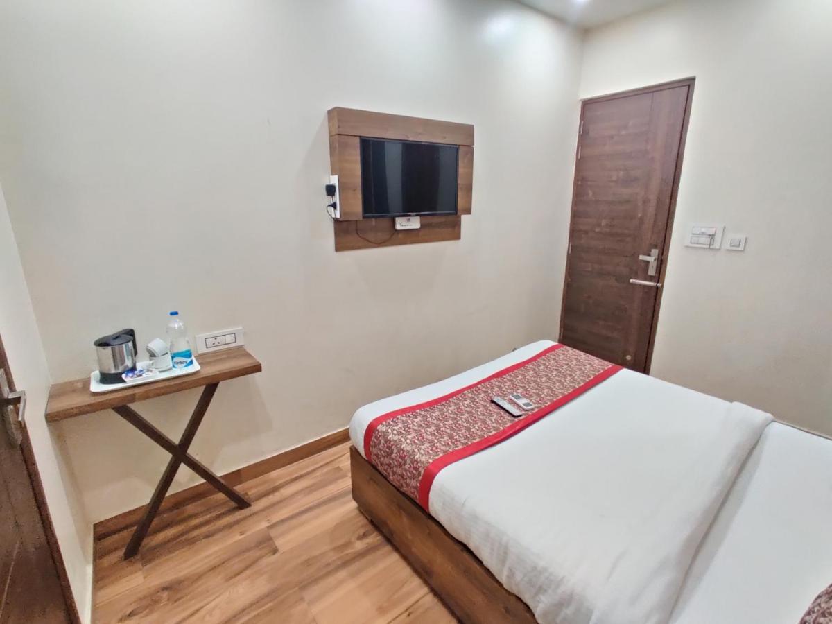 Hotel 56 - 200 Meter From Golden Temple Amritsar Ngoại thất bức ảnh