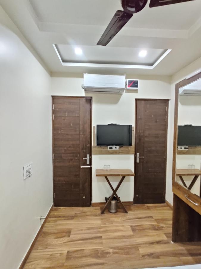 Hotel 56 - 200 Meter From Golden Temple Amritsar Ngoại thất bức ảnh