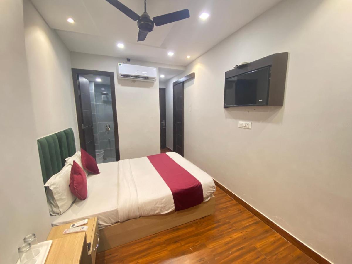 Hotel 56 - 200 Meter From Golden Temple Amritsar Ngoại thất bức ảnh