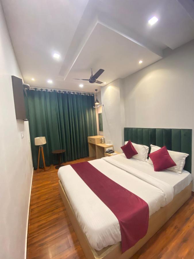 Hotel 56 - 200 Meter From Golden Temple Amritsar Ngoại thất bức ảnh