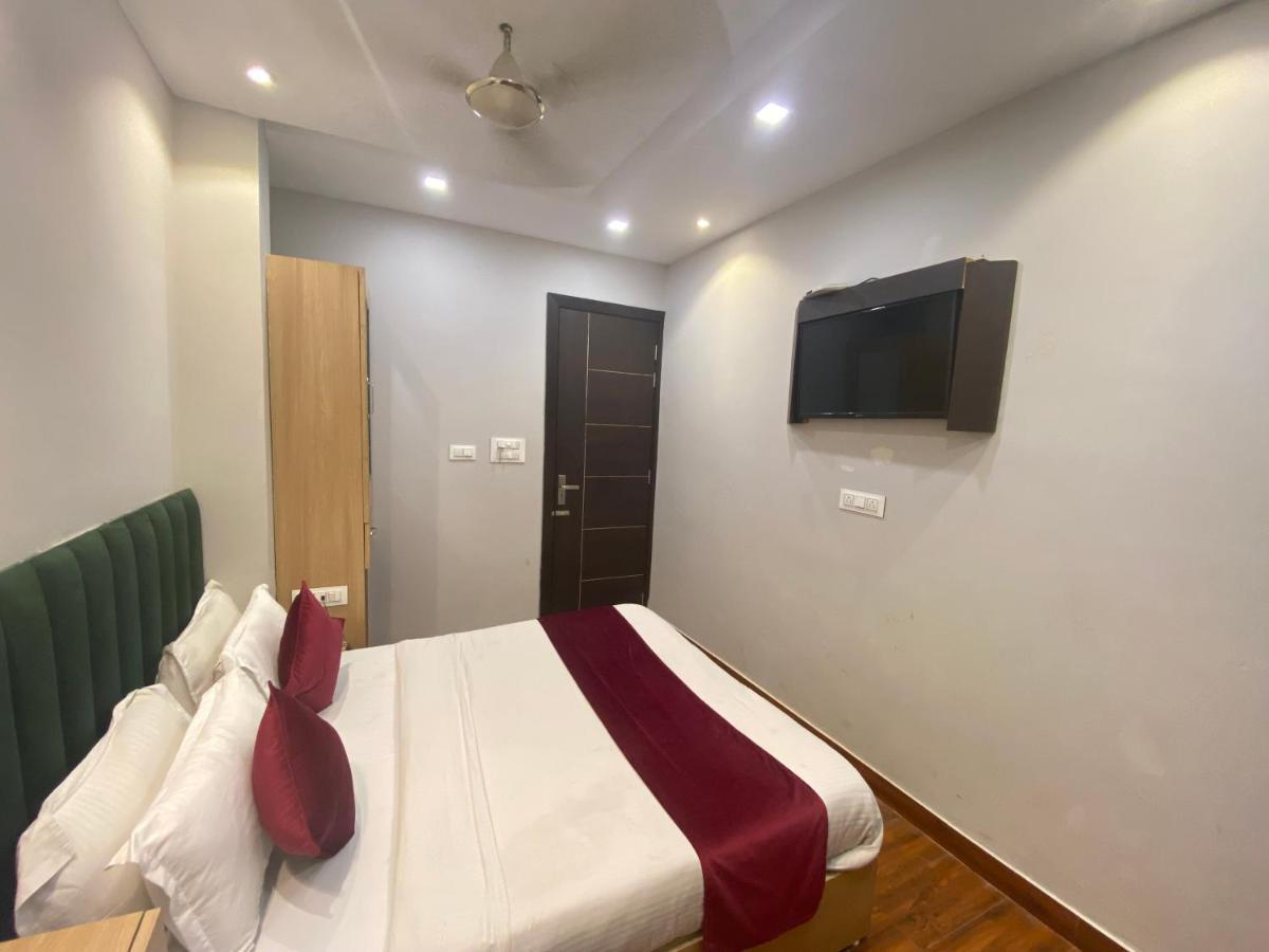 Hotel 56 - 200 Meter From Golden Temple Amritsar Ngoại thất bức ảnh
