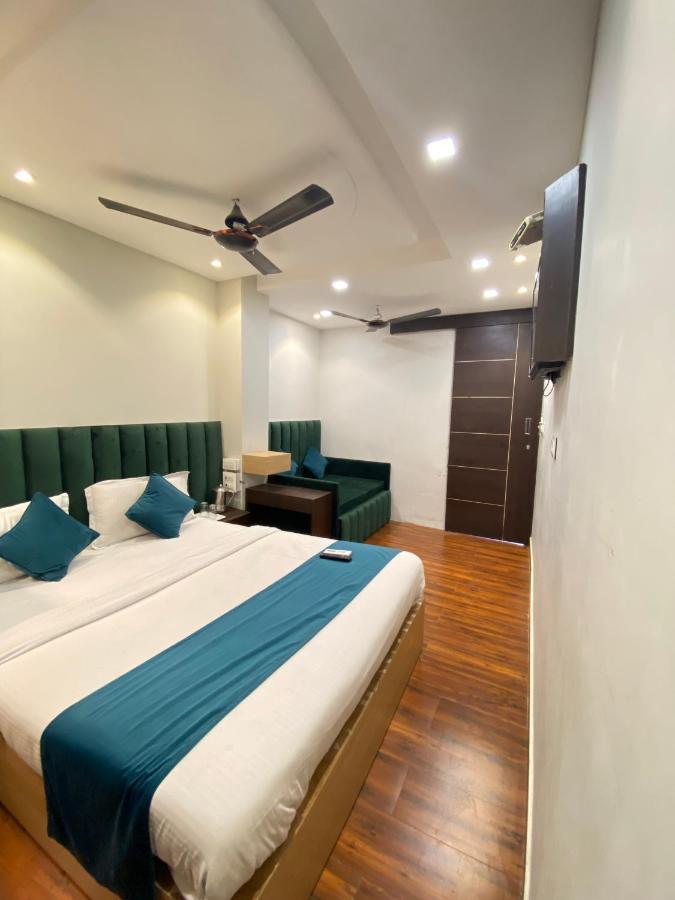 Hotel 56 - 200 Meter From Golden Temple Amritsar Ngoại thất bức ảnh