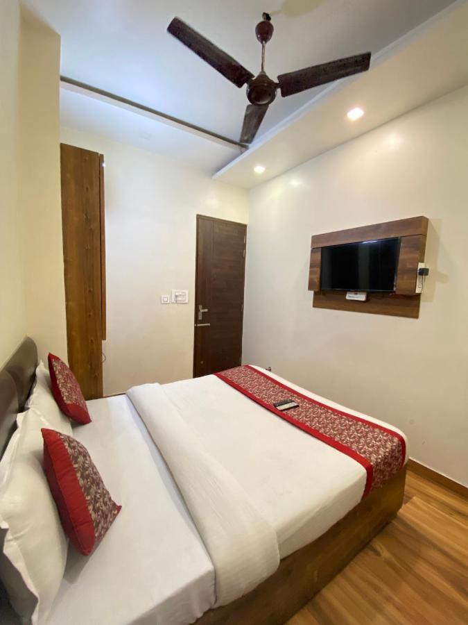 Hotel 56 - 200 Meter From Golden Temple Amritsar Ngoại thất bức ảnh